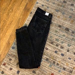 DARK WASHED HUDSON JEANS!